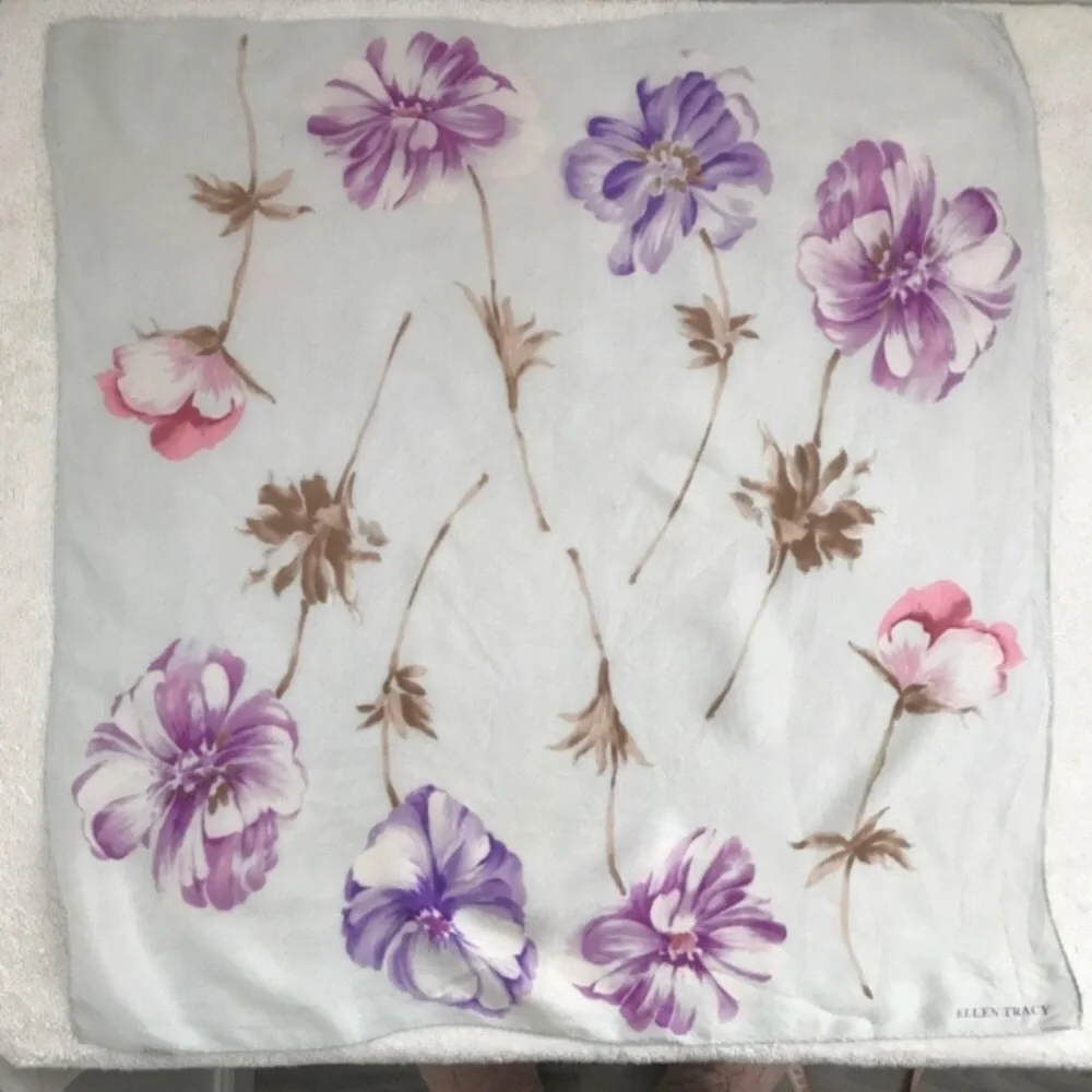 ELLEN TRACY WOMEMS SILK SCARF GRAY PURPLE SATIN BANDANA